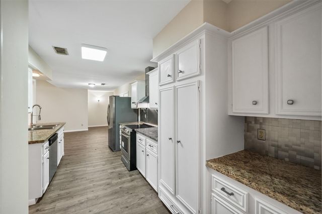 1926 Maple Lakes Drive, Houston, TX 77339