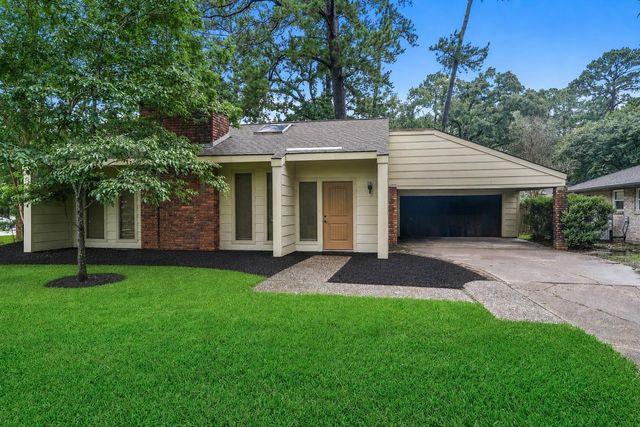 1926 Maple Lakes Drive, Houston, TX 77339