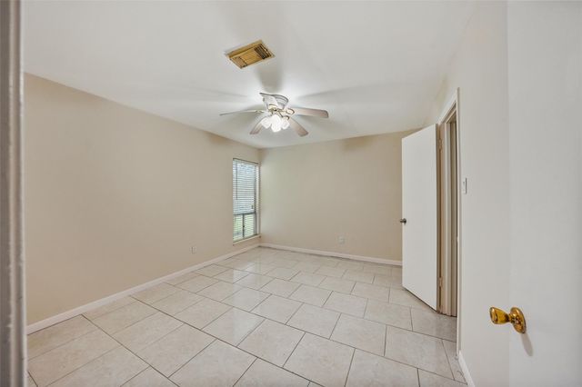 1926 Maple Lakes Drive, Houston, TX 77339