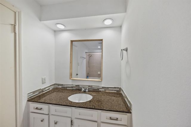 1926 Maple Lakes Drive, Houston, TX 77339