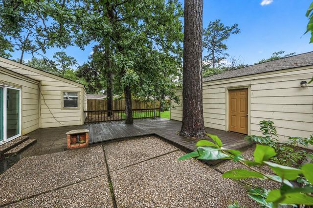 1926 Maple Lakes Drive, Houston, TX 77339