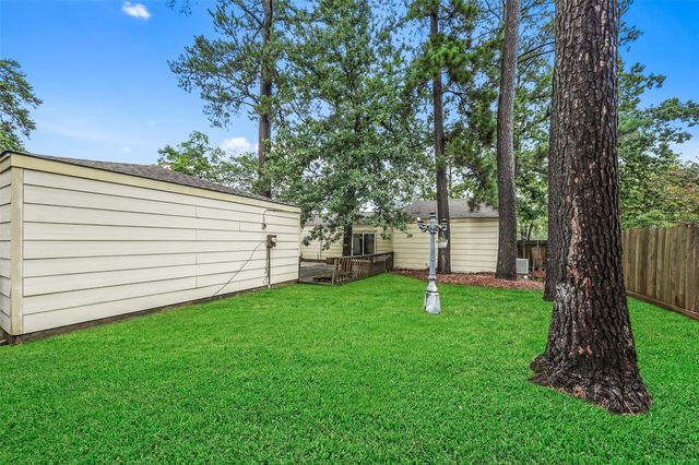 1926 Maple Lakes Drive, Houston, TX 77339