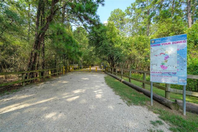 1926 Maple Lakes Drive, Houston, TX 77339