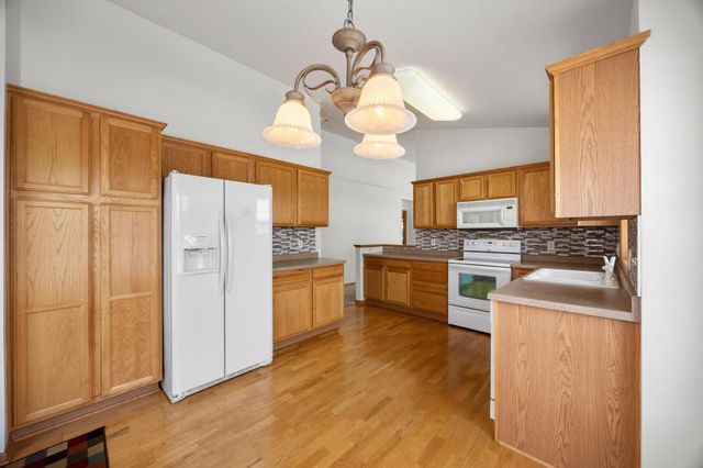 11084 Eagle Ridge Way, Chisago City, MN 55013