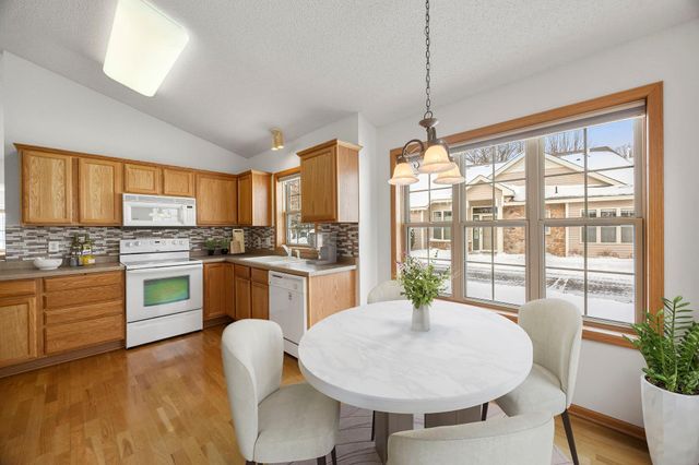 11084 Eagle Ridge Way, Chisago City, MN 55013