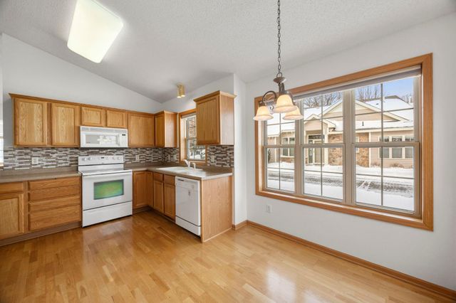 11084 Eagle Ridge Way, Chisago City, MN 55013