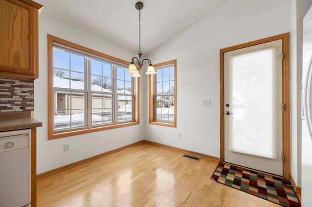 11084 Eagle Ridge Way, Chisago City, MN 55013