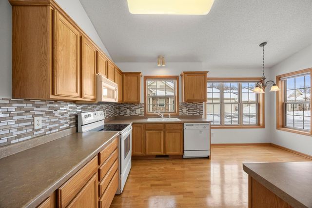 11084 Eagle Ridge Way, Chisago City, MN 55013