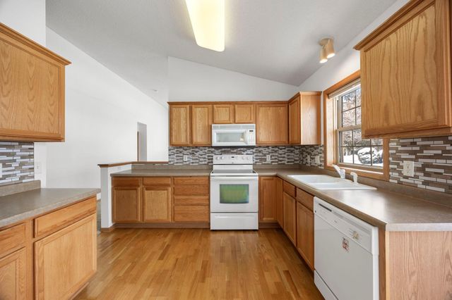 11084 Eagle Ridge Way, Chisago City, MN 55013