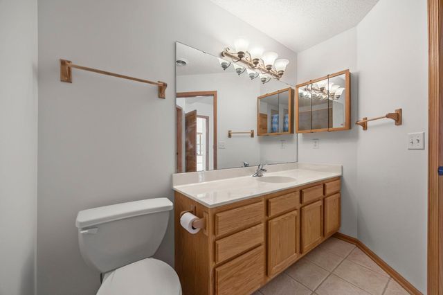 11084 Eagle Ridge Way, Chisago City, MN 55013