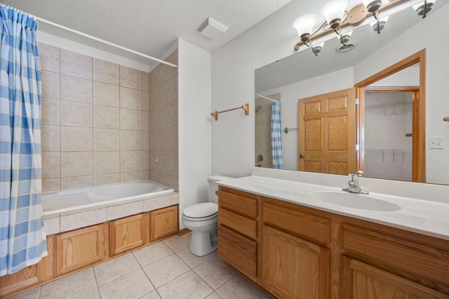 11084 Eagle Ridge Way, Chisago City, MN 55013