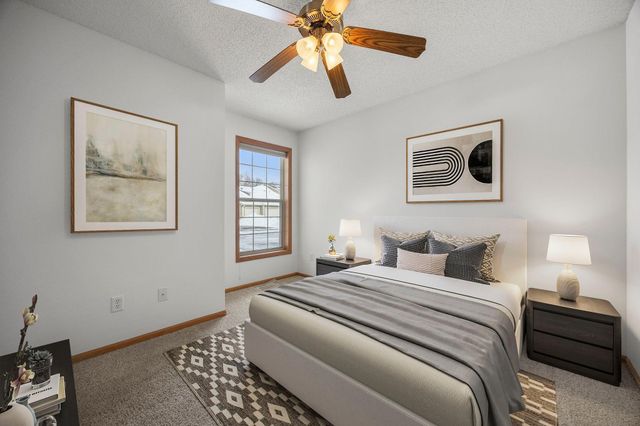 11084 Eagle Ridge Way, Chisago City, MN 55013