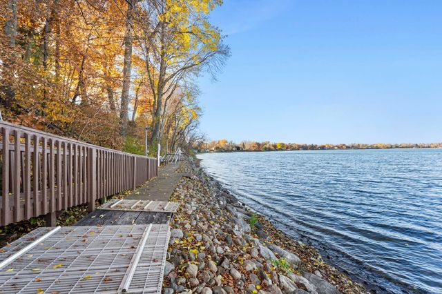 11084 Eagle Ridge Way, Chisago City, MN 55013