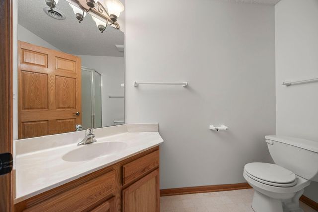 11084 Eagle Ridge Way, Chisago City, MN 55013