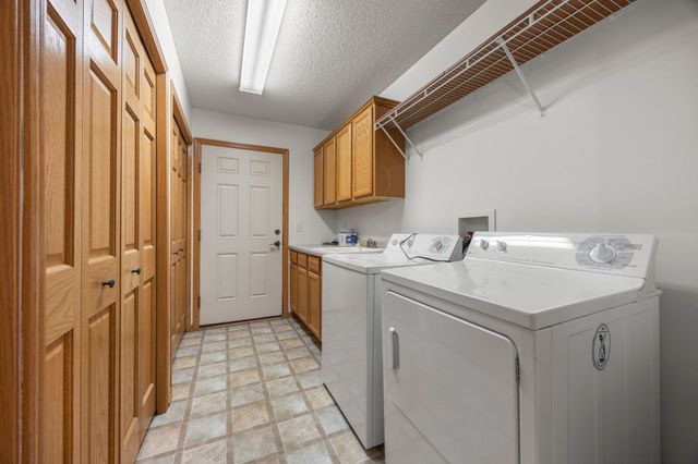 11084 Eagle Ridge Way, Chisago City, MN 55013