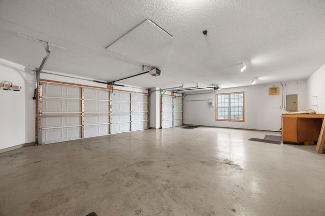 11084 Eagle Ridge Way, Chisago City, MN 55013