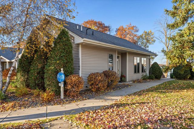 11084 Eagle Ridge Way, Chisago City, MN 55013