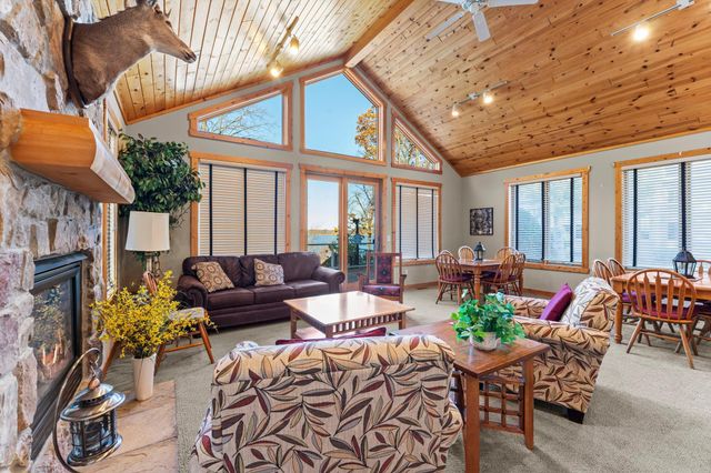 11084 Eagle Ridge Way, Chisago City, MN 55013