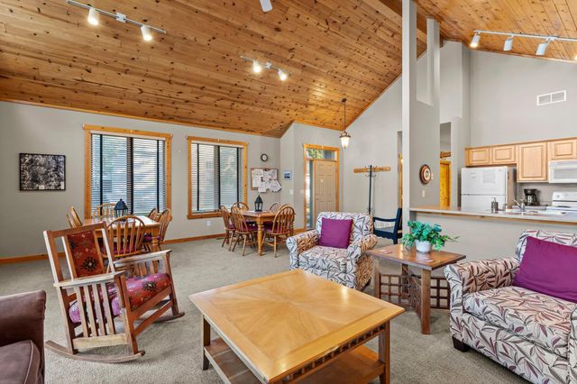 11084 Eagle Ridge Way, Chisago City, MN 55013