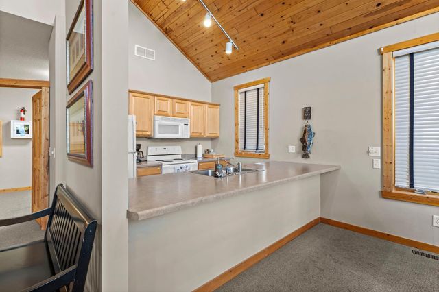 11084 Eagle Ridge Way, Chisago City, MN 55013