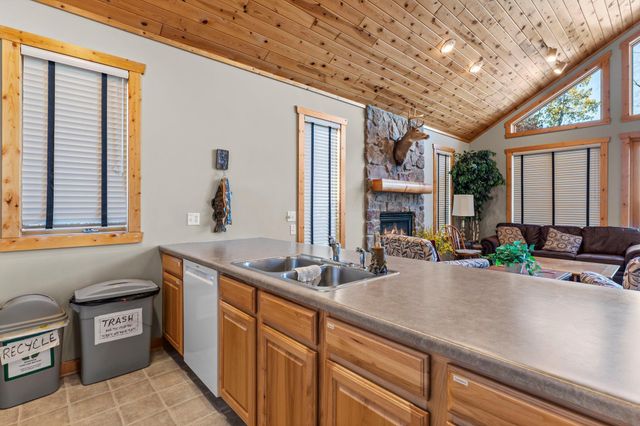 11084 Eagle Ridge Way, Chisago City, MN 55013