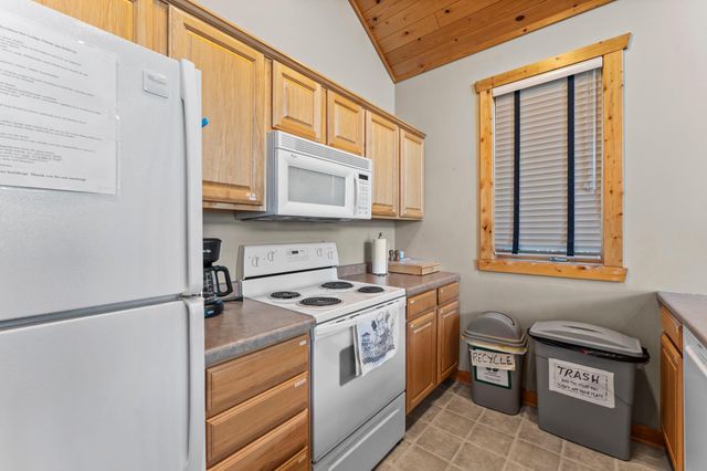 11084 Eagle Ridge Way, Chisago City, MN 55013