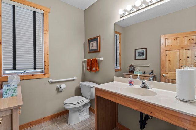 11084 Eagle Ridge Way, Chisago City, MN 55013