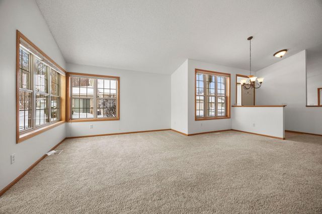 11084 Eagle Ridge Way, Chisago City, MN 55013