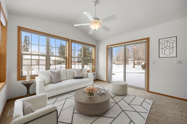 11084 Eagle Ridge Way, Chisago City, MN 55013