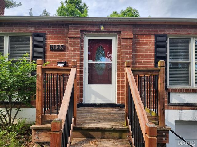 8137 Vardaman Drive, University City, MO 63130