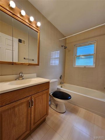 8137 Vardaman Drive, University City, MO 63130