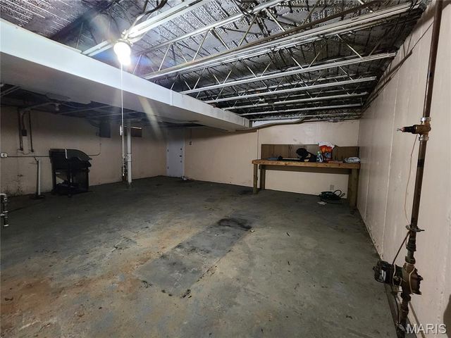 8137 Vardaman Drive, University City, MO 63130