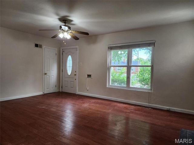 8137 Vardaman Drive, University City, MO 63130