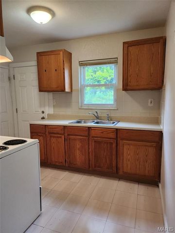 8137 Vardaman Drive, University City, MO 63130