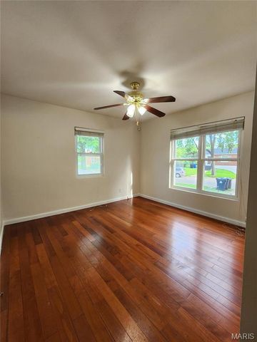 8137 Vardaman Drive, University City, MO 63130