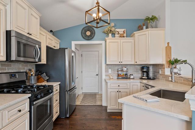 724 N Joshua LANE, Lake Geneva, WI 53147