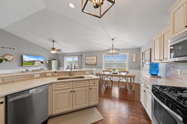 724 N Joshua LANE, Lake Geneva, WI 53147