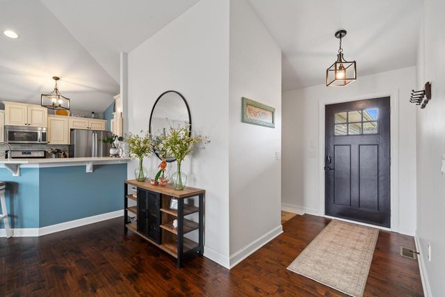 724 N Joshua LANE, Lake Geneva, WI 53147