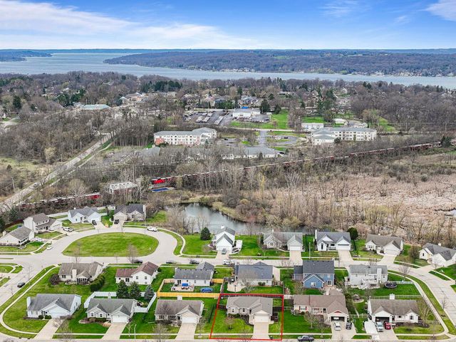 724 N Joshua LANE, Lake Geneva, WI 53147