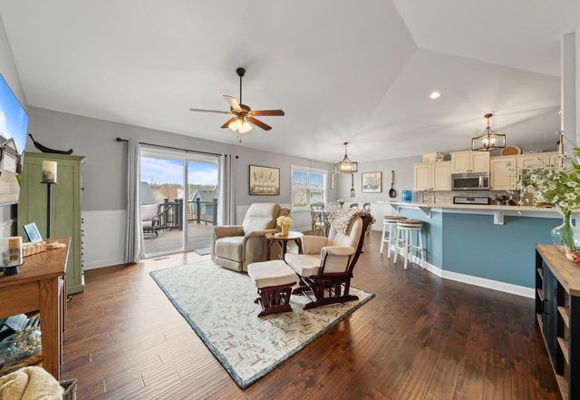 724 N Joshua LANE, Lake Geneva, WI 53147