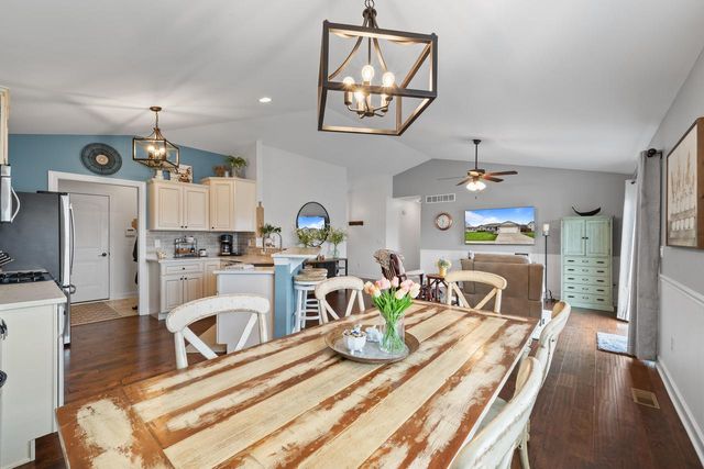 724 N Joshua LANE, Lake Geneva, WI 53147