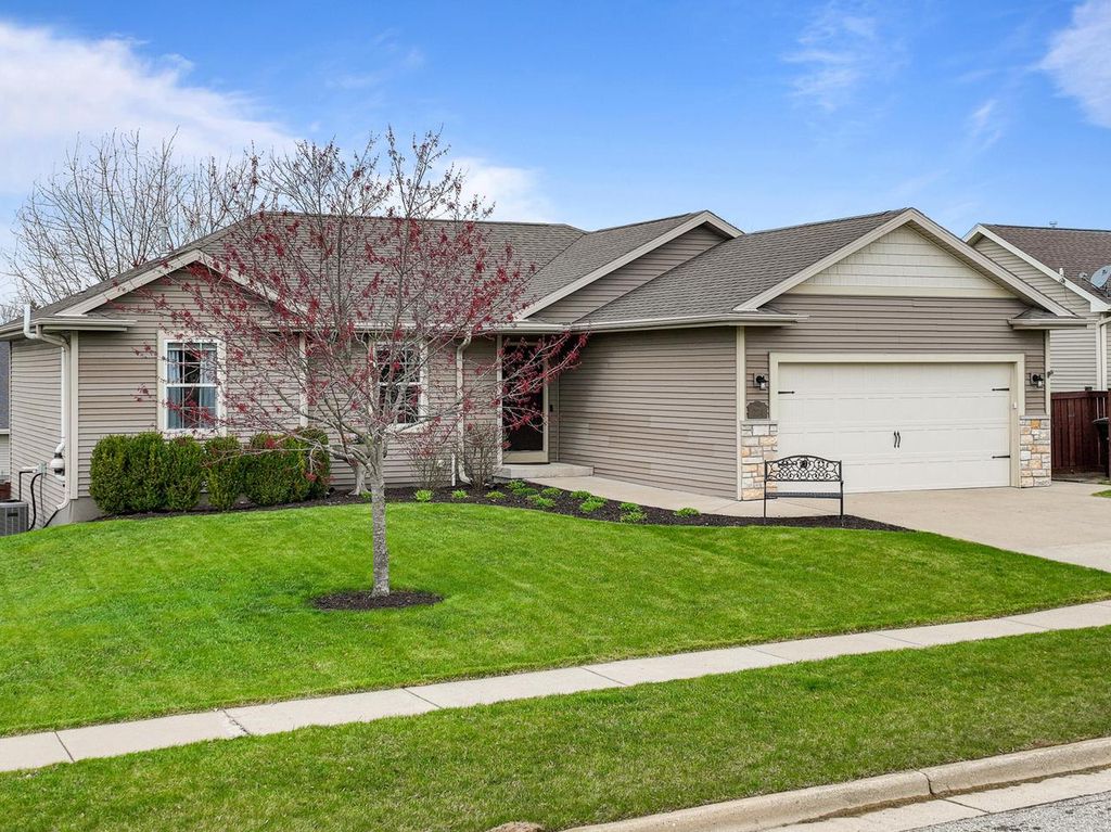 724 N Joshua LANE, Lake Geneva, WI 53147