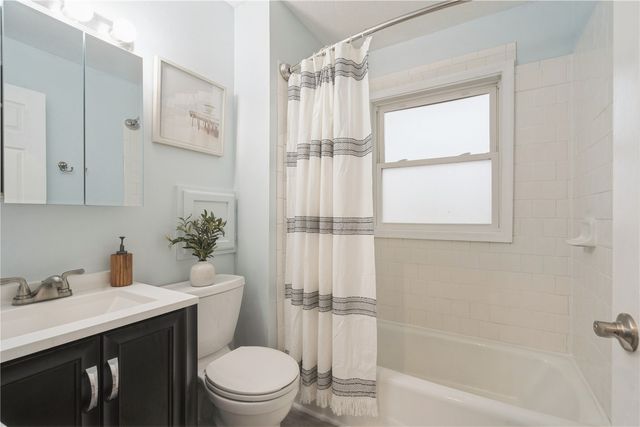 135 Eastview Drive NW, Cedar Rapids, IA 52405