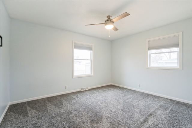 135 Eastview Drive NW, Cedar Rapids, IA 52405