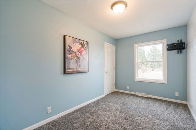 135 Eastview Drive NW, Cedar Rapids, IA 52405