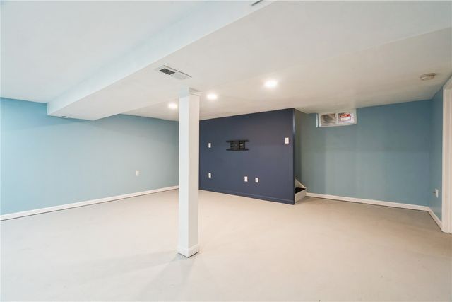 135 Eastview Drive NW, Cedar Rapids, IA 52405