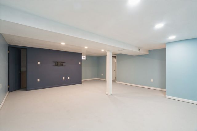 135 Eastview Drive NW, Cedar Rapids, IA 52405