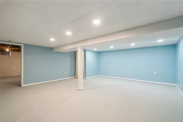 135 Eastview Drive NW, Cedar Rapids, IA 52405