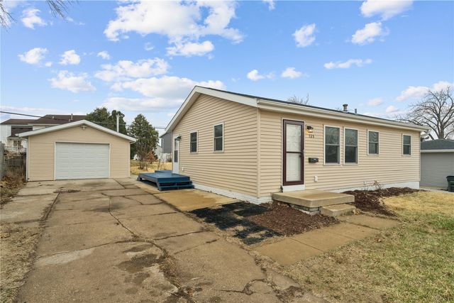 135 Eastview Drive NW, Cedar Rapids, IA 52405