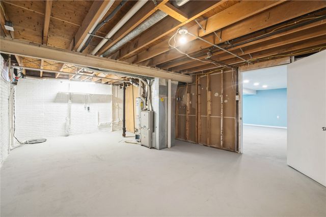 135 Eastview Drive NW, Cedar Rapids, IA 52405